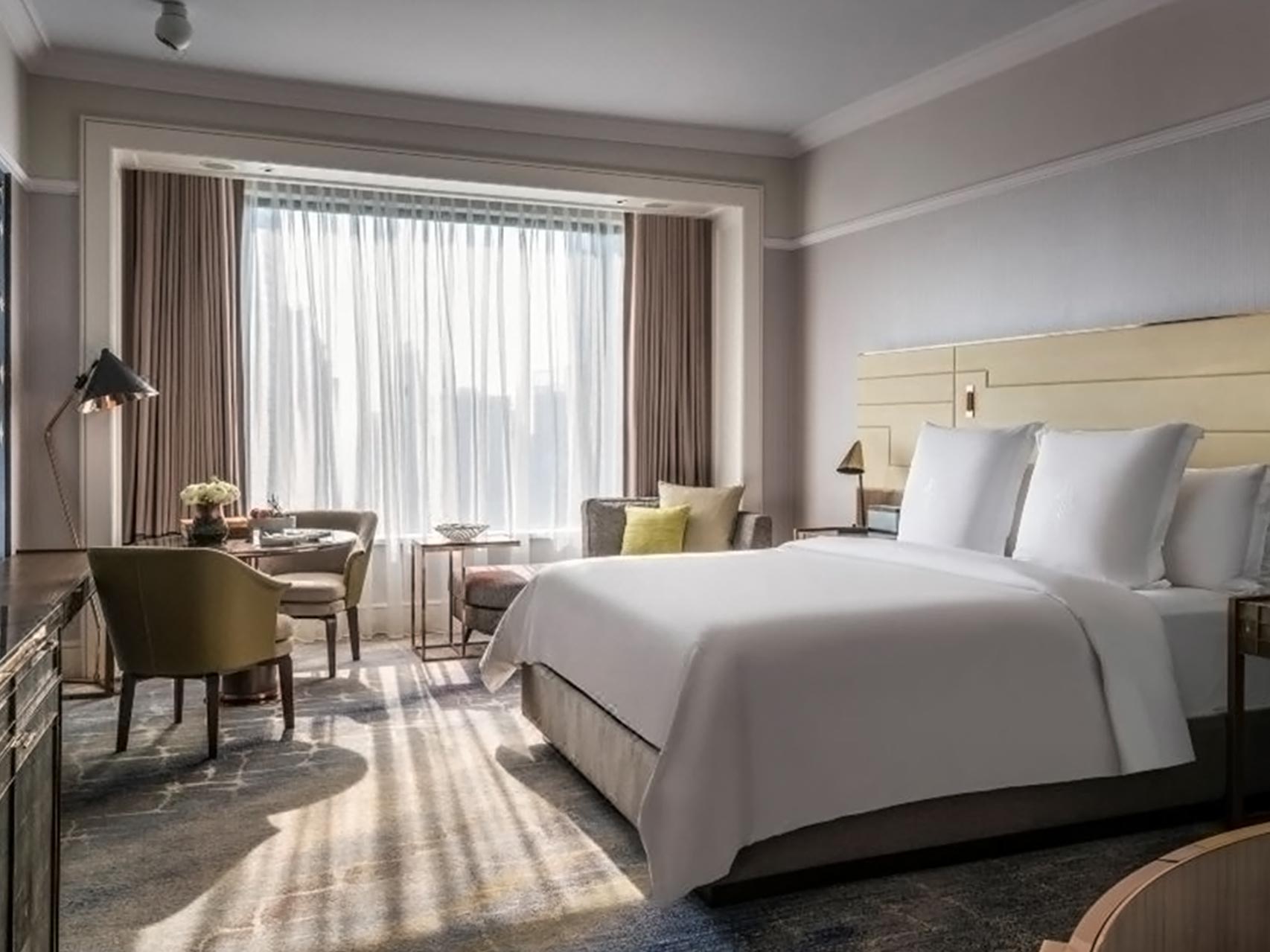 Four Seasons Hotel Bedroom Furniture Suite